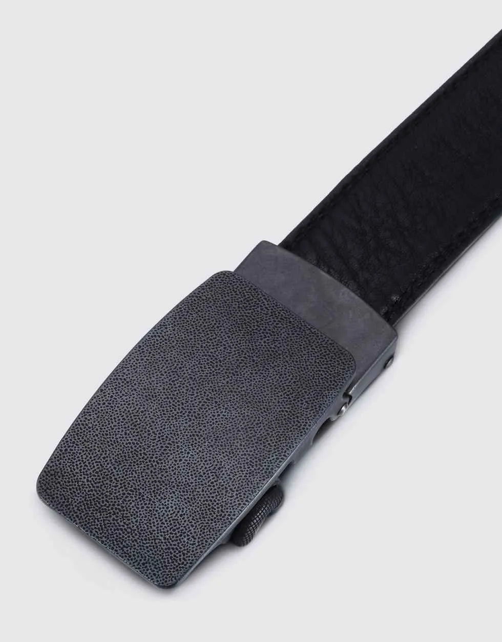 Particle Pattern Ratchet Belt